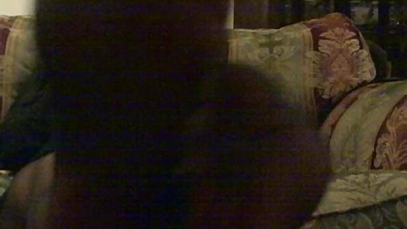 Кристен Скот го отвора прекрасниот задник на Елиза Џејн со големо дилдо